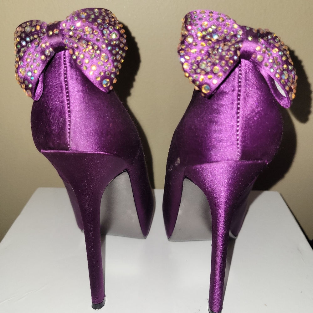 Heels - Picture 2 of 3